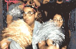 ubersnap-photobooth-pompoms