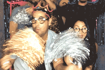 ubersnap-photobooth-pompoms