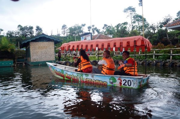 Atau mendayung sendiri