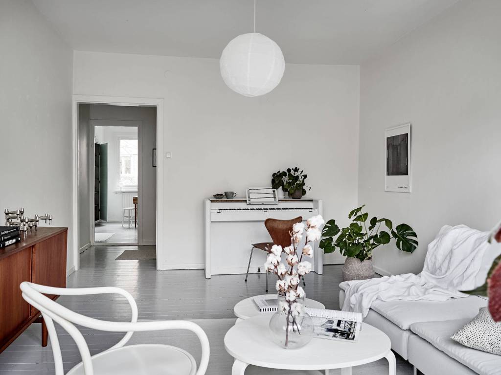 All white home with a vintage touch - via Coco Lapine Design blog