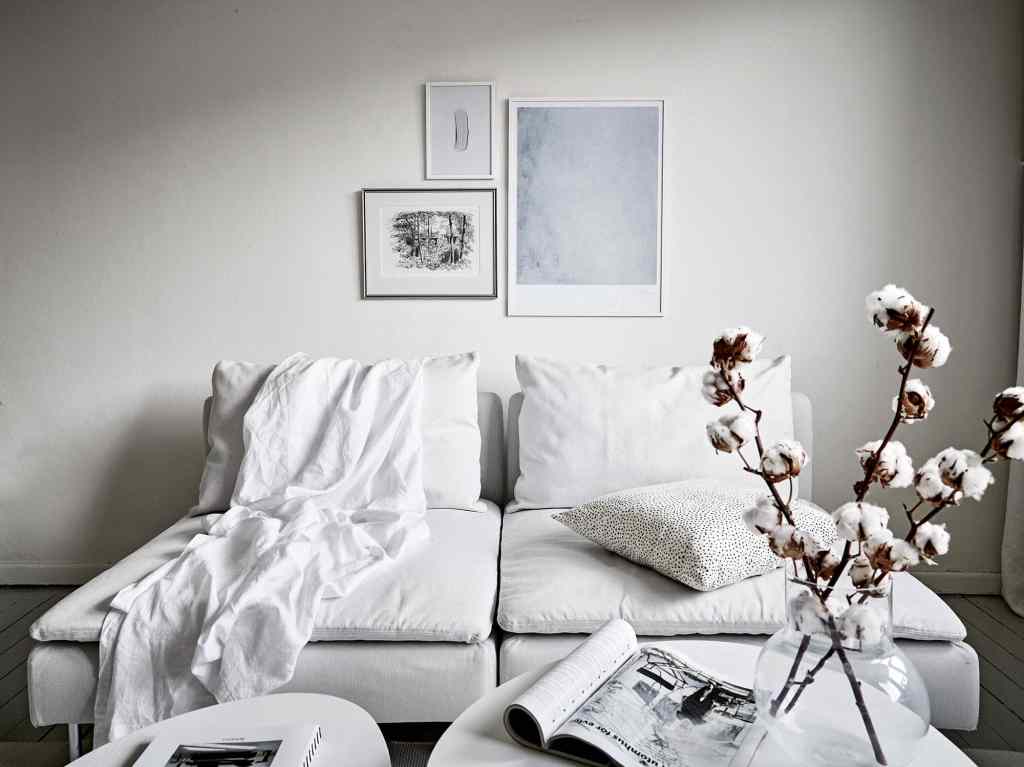 All white home with a vintage touch - via Coco Lapine Design blog