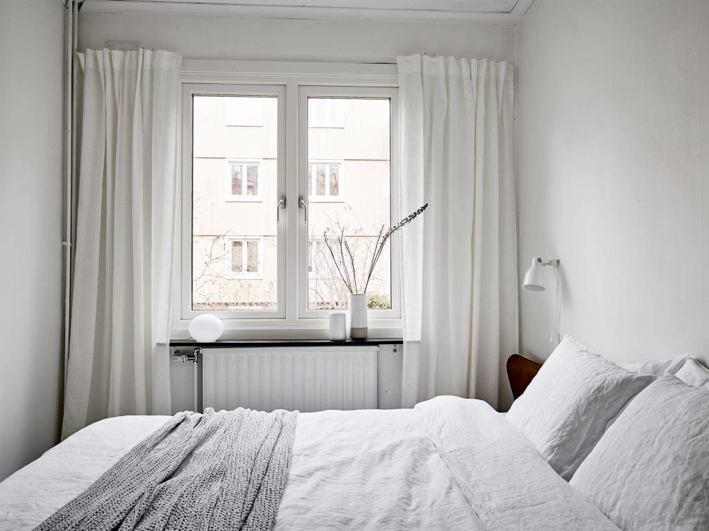 All white home with a vintage touch - via Coco Lapine Design blog