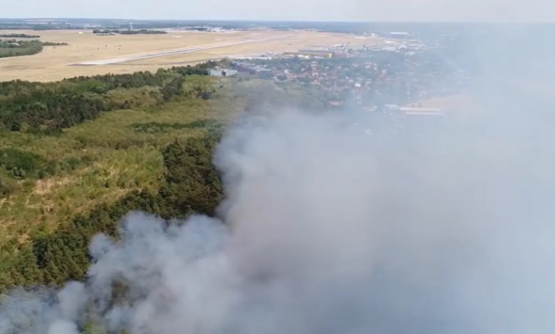 Bombardıman – Budapeşte Havaalanı yakınındaki orman yangını Bombardıman – Budapeşte Havaalanı yakınındaki orman yangını