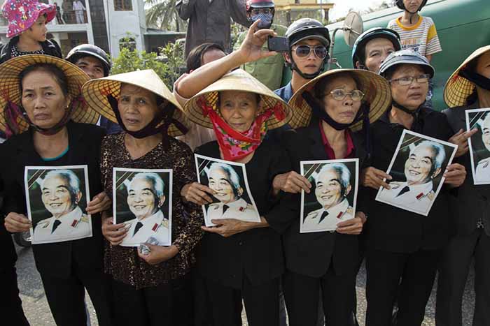 Catherine Karnow-General Giap Funeral 2013