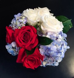 centerpiece-hydrangea-with-white-red-roses-2