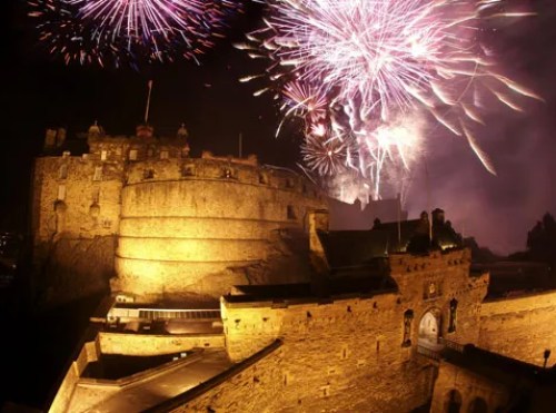 edinburgh-castle-fireworks