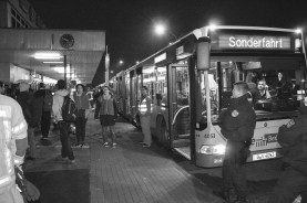 Ankunft Flüchtlinge in Schönefeld