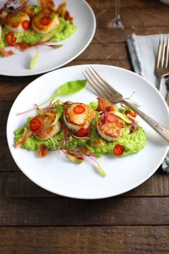 Seared Scallops with Chili-Lime Butter, Pea Purée and Crispy Pancetta