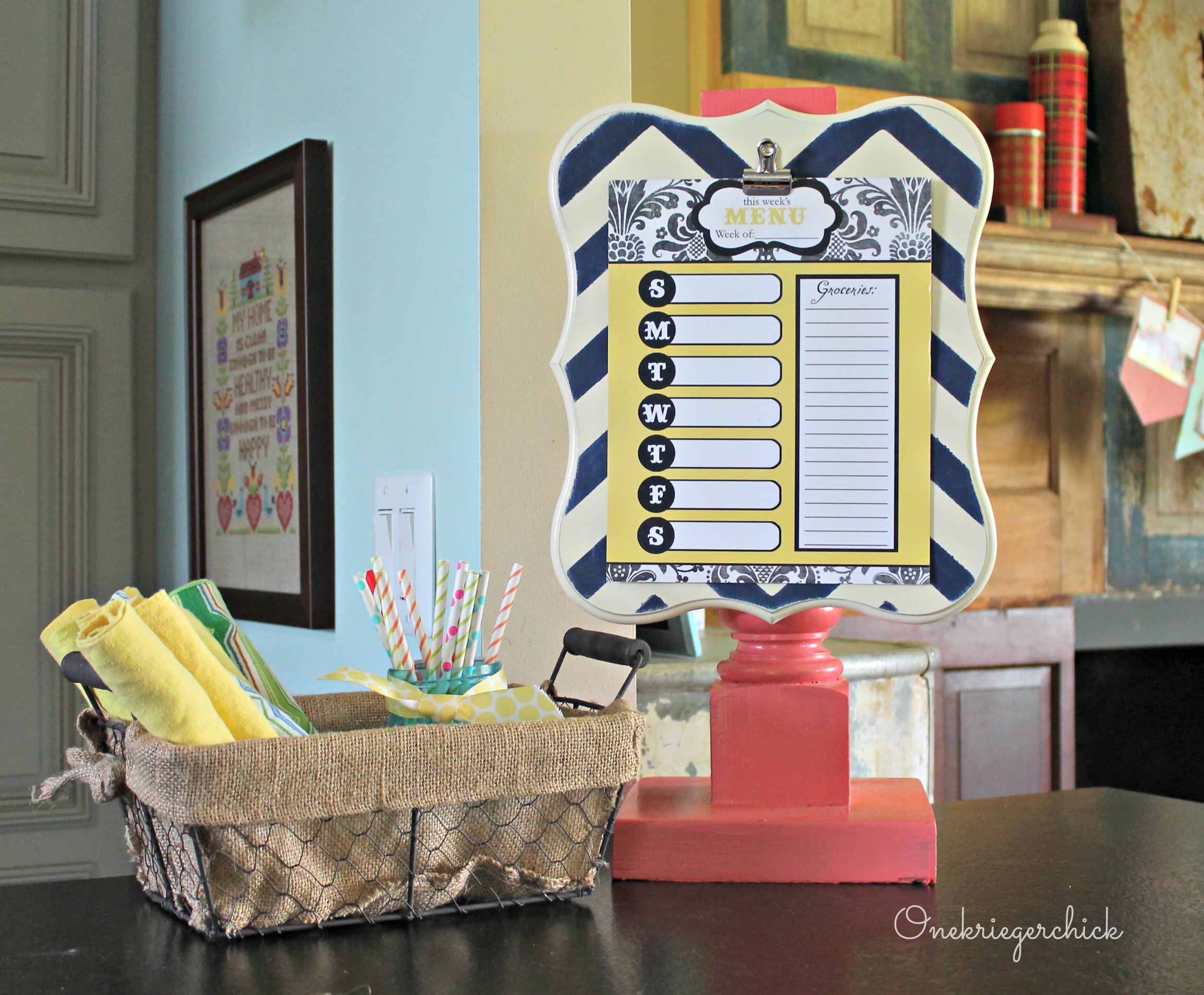 DIY Clipboard Pedestal I Poppy Seed Projects I Onekriegerchick.com