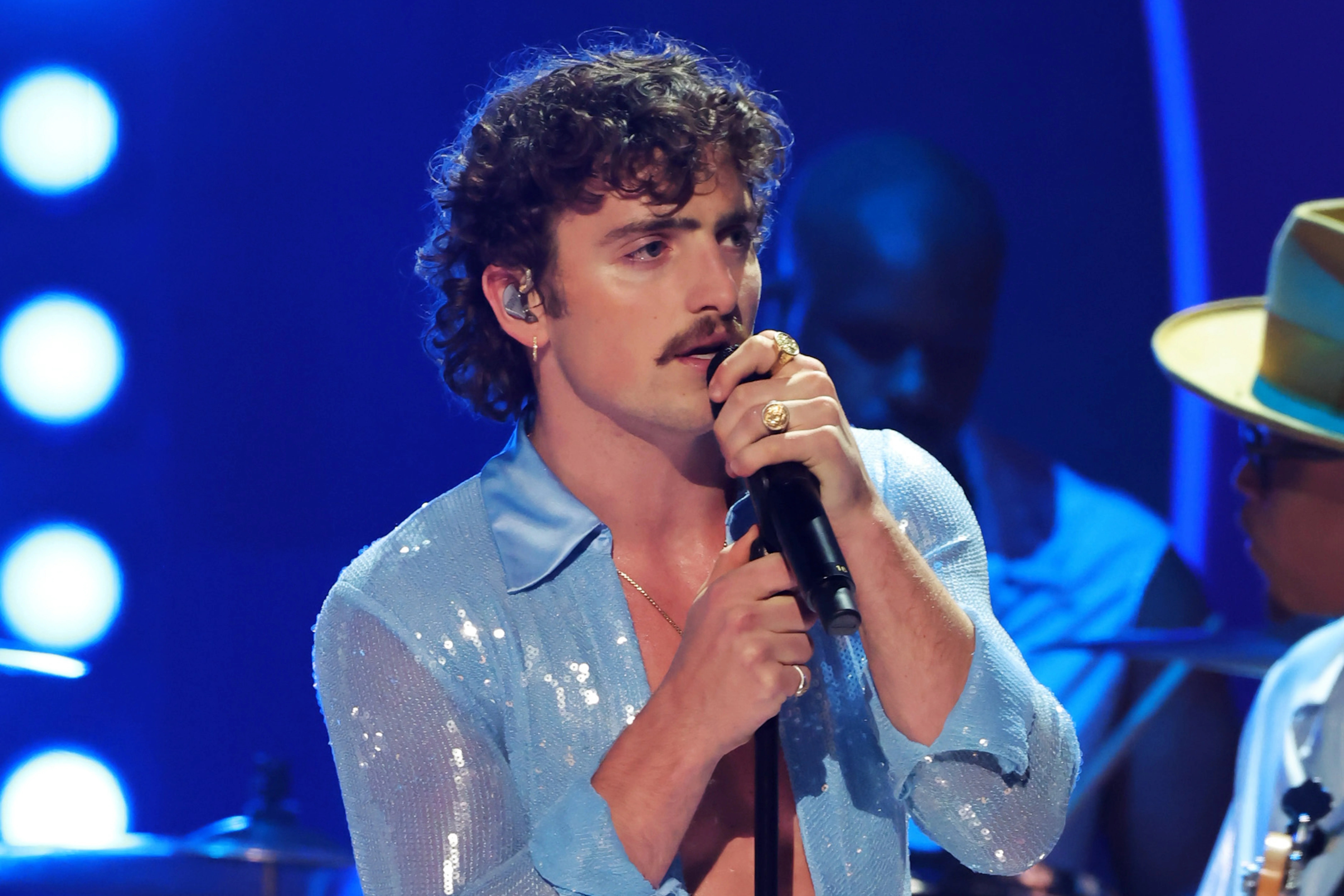 Benson Boone apologizes for ‘aggressive’ outfit adjustment during Grammys performance Benson Boone apologizes for ‘aggressive’ outfit adjustment during Grammys performance