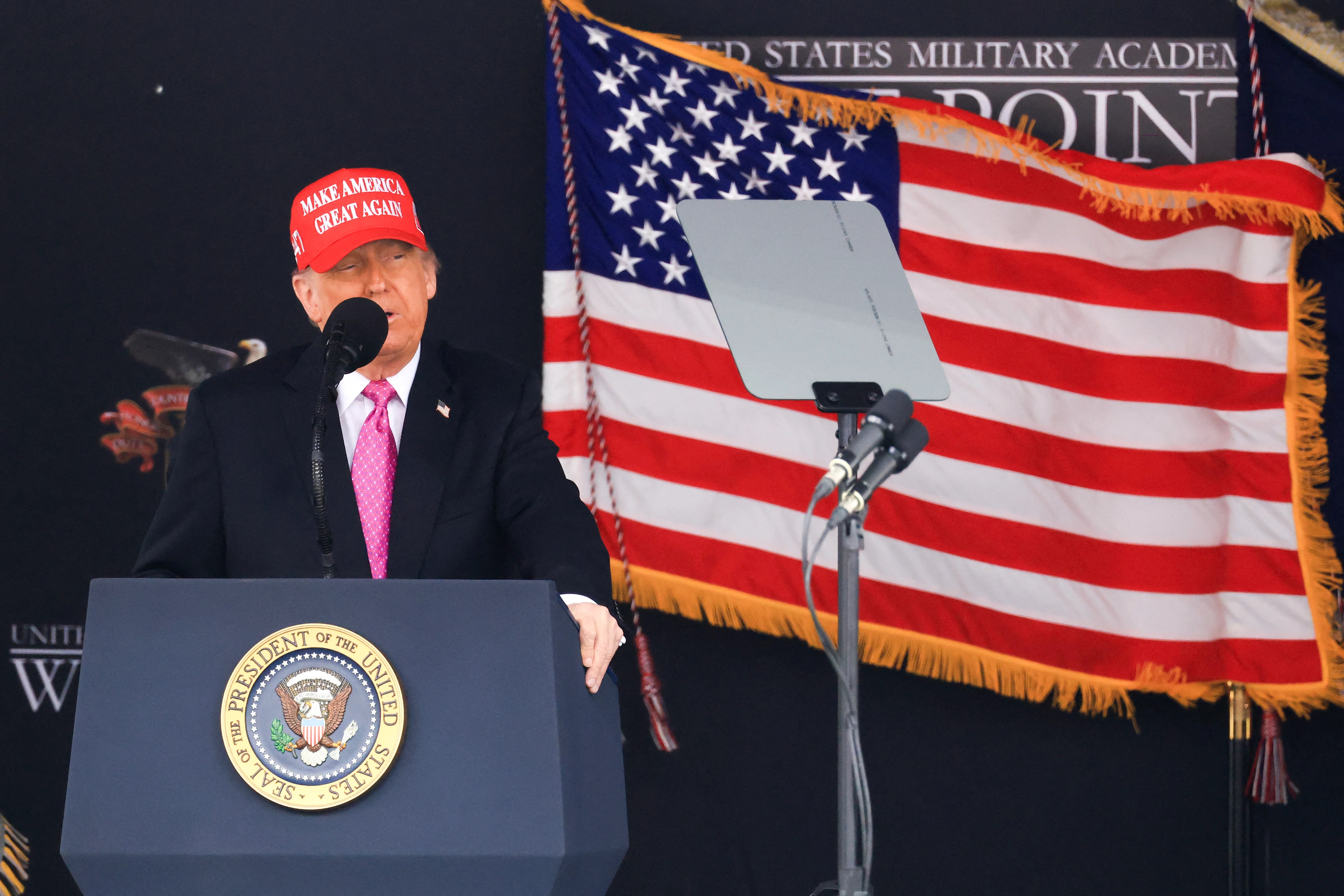 Trump gives rambling speech about trophy wives, golf and the ‘late great’ Al Capone in politically-charged West Point address Trump gives rambling speech about trophy wives, golf and the ‘late great’ Al Capone in politically-charged West Point address