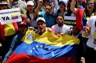 Venezolanos en Bogotá protestan exigiendo el revocatorio