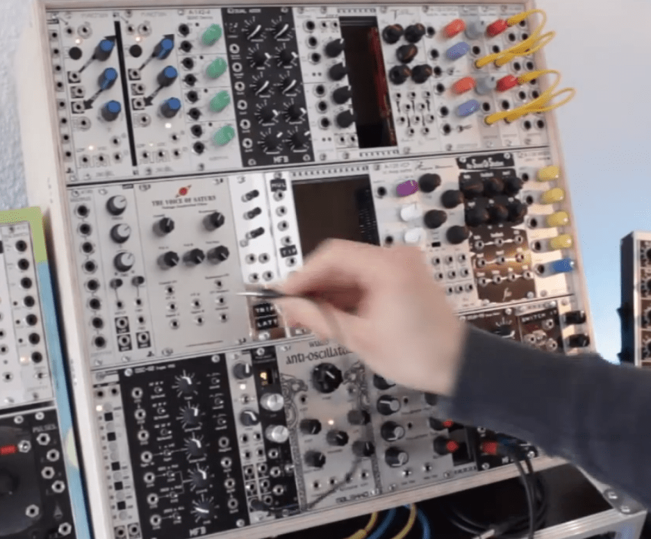 modularsynthbasics.png?resize=9372C776