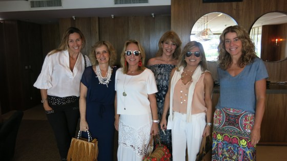 Graça Oliveira Santos no centro, Liliy, Viviane Doncato, Gabriela Trybon, Angela Frotta e Cacau Bertrand