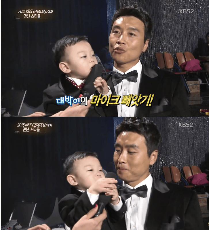 Daebak Grabs and Pushes Away Microphone Repeatedly During Lee Dong Gook’s Interview Soompi