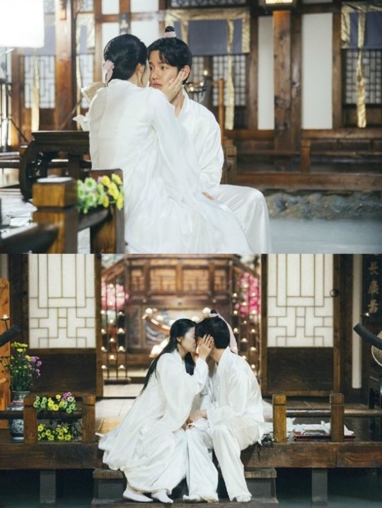 "Scarlet Heart Goryeo" Shares Cute BehindTheScenes Shots Of Baekhyun