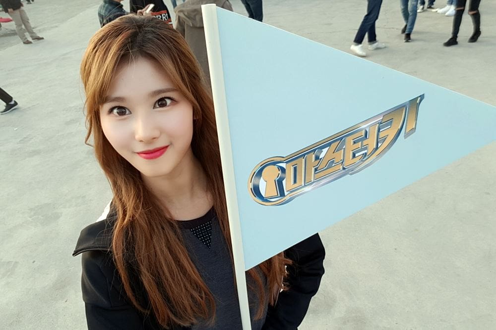 Popular Idols Pose For Selfies Together On Set Of "Master Key" Soompi