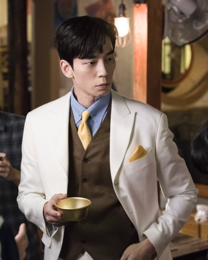 Jang Nara Drunkenly Embraces Shin Sung Rok For “The Last Empress” Soompi