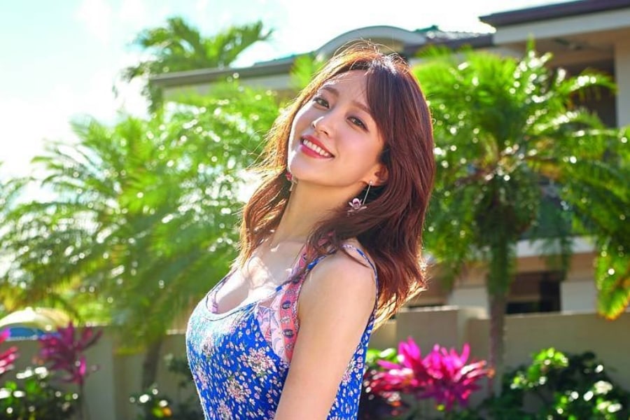 EXID's Hani Adorably Celebrates Her New Drama "XX" Trending At No. 1 On