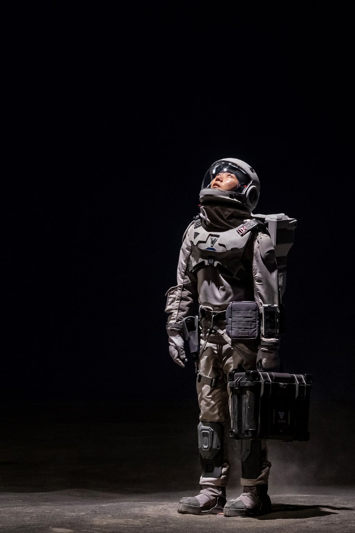 “The Silent Sea” Captures Suspense With New Stills Of Gong Yoo, Bae