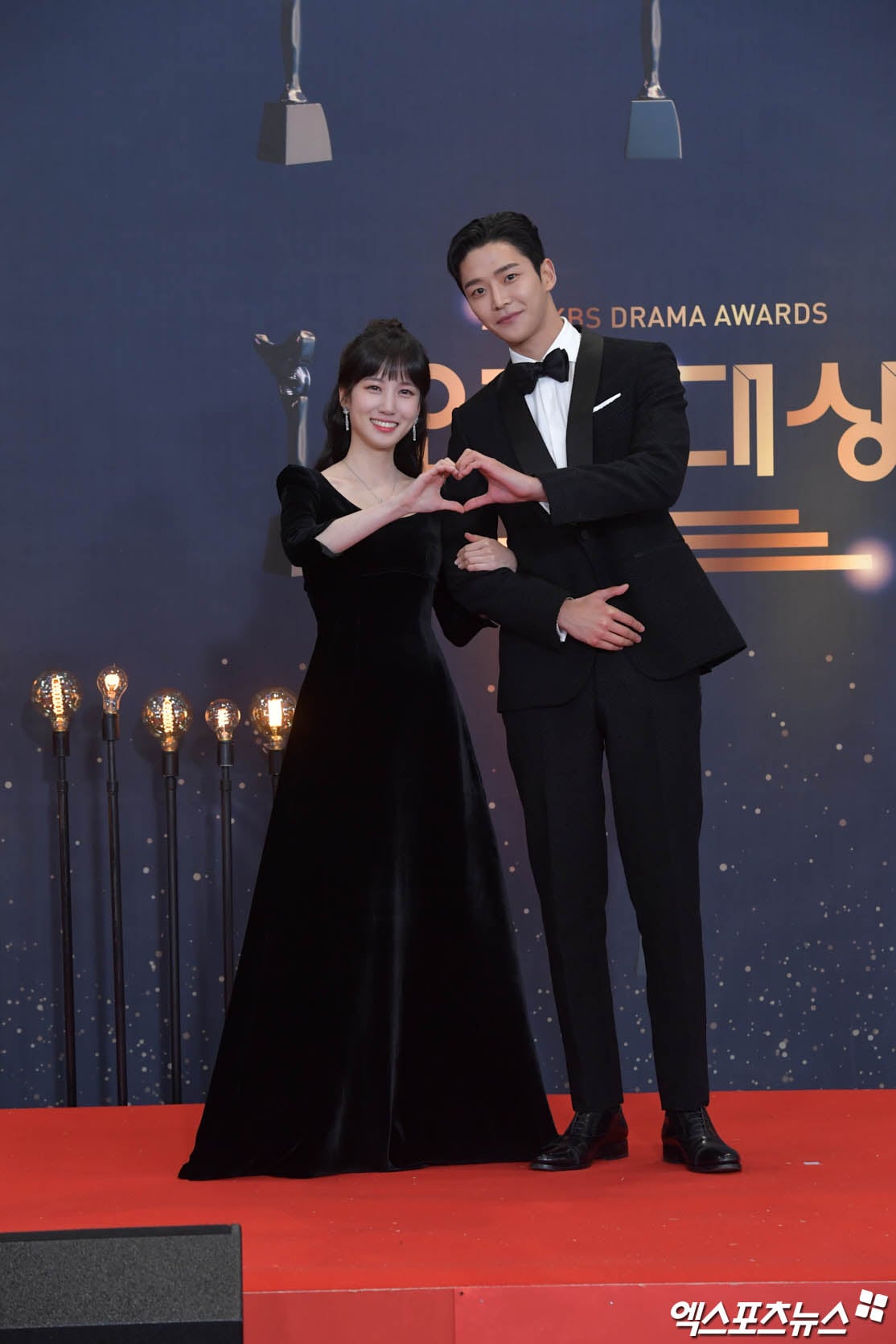 Звезды на красной дорожке церемонии вручения премии KBS Drama Awards