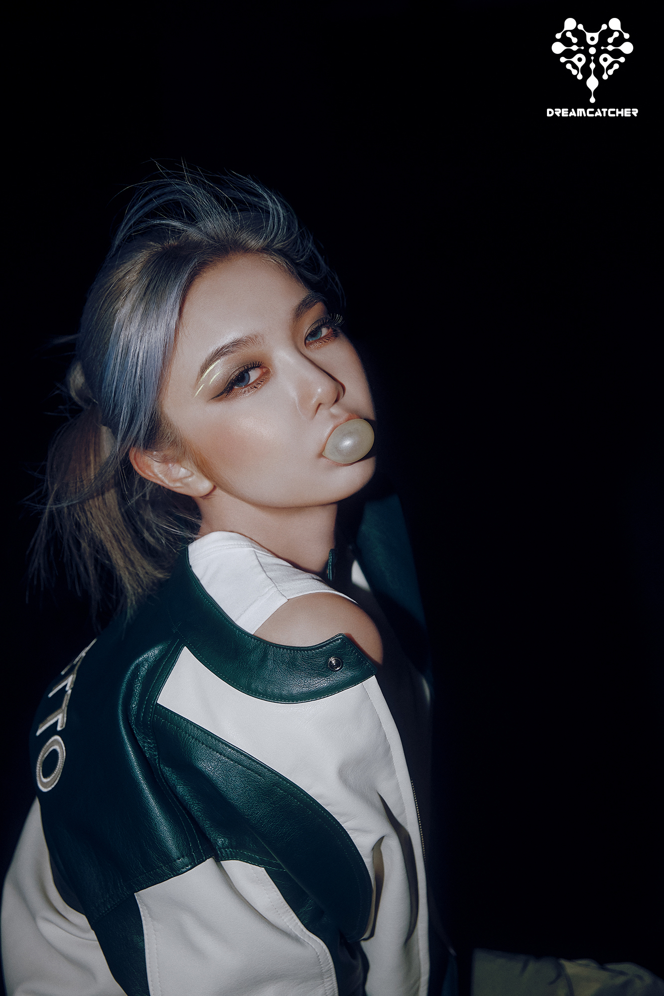 Watch Dreamcatcher Sings Of An Emotional Farewell In “BONVOYAGE