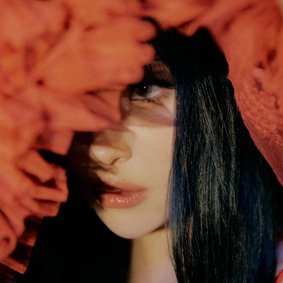 Watch: Sunmi Is Drawn To A "STRANGER" In Captivating Comeback MV | Soompi