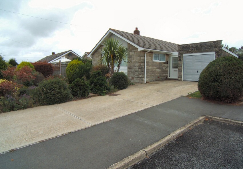 Bungalow with 3 bedrooms in Whitwell, Isle of Wight, £257,500 sold
