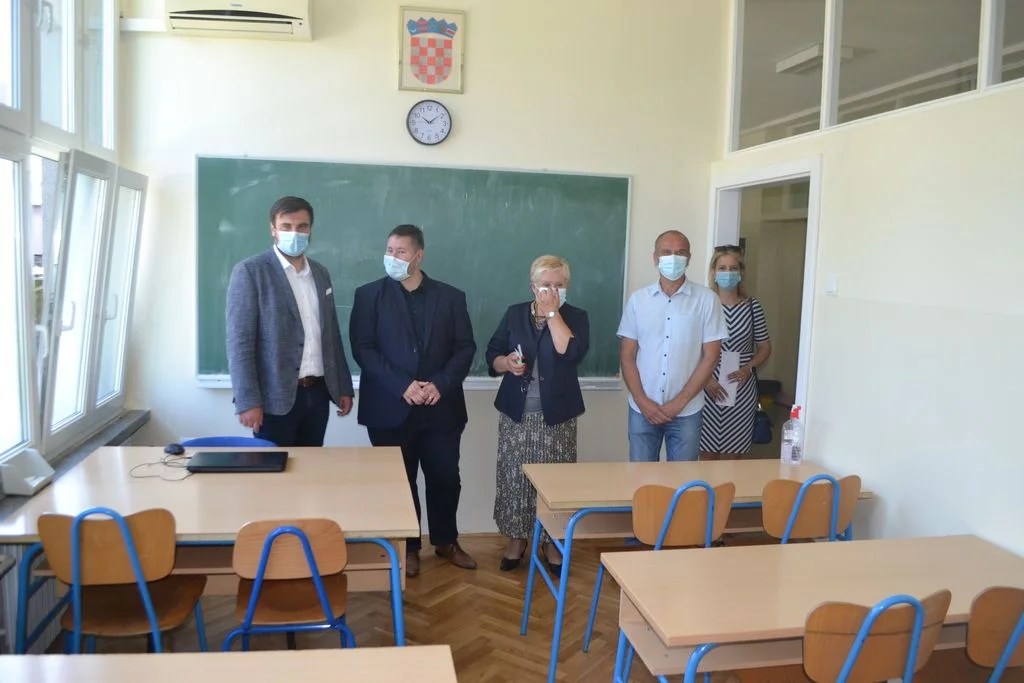Foto Zahvaljujuci Donatorima I Zupaniji Srednja Skola Viktorovac Osposobila Vise Od 95 Posto Kapaciteta 044portal