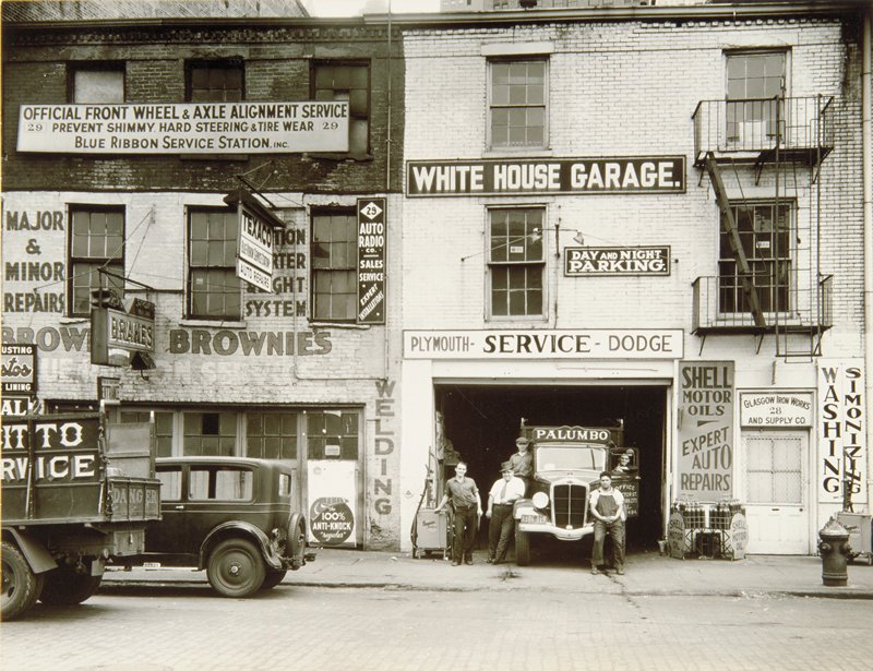 White House Garage, New York, Walker Evans Mia