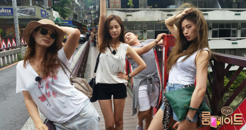 “Roommate” Cast Members Pose for Pictures During Their Taiwan Trip Soompi