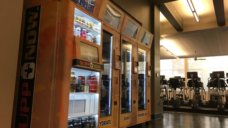 Спорт автомат. Вендинговые аппараты спортпит. Спортивный автомат. Автоматы со спортивной едой. Вода для спортсменов автоматы.