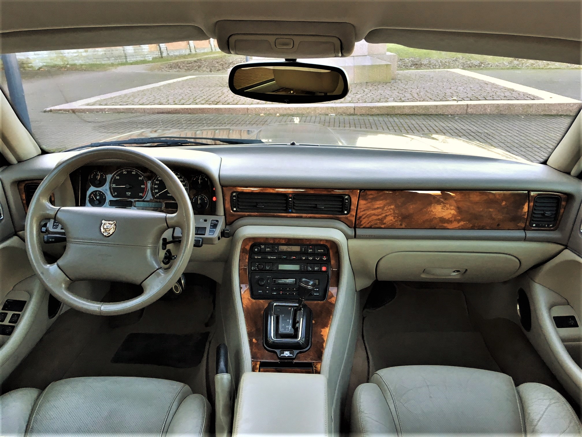 Jaguar XJ X300 juhiistme naha vahetus 100autot.ee