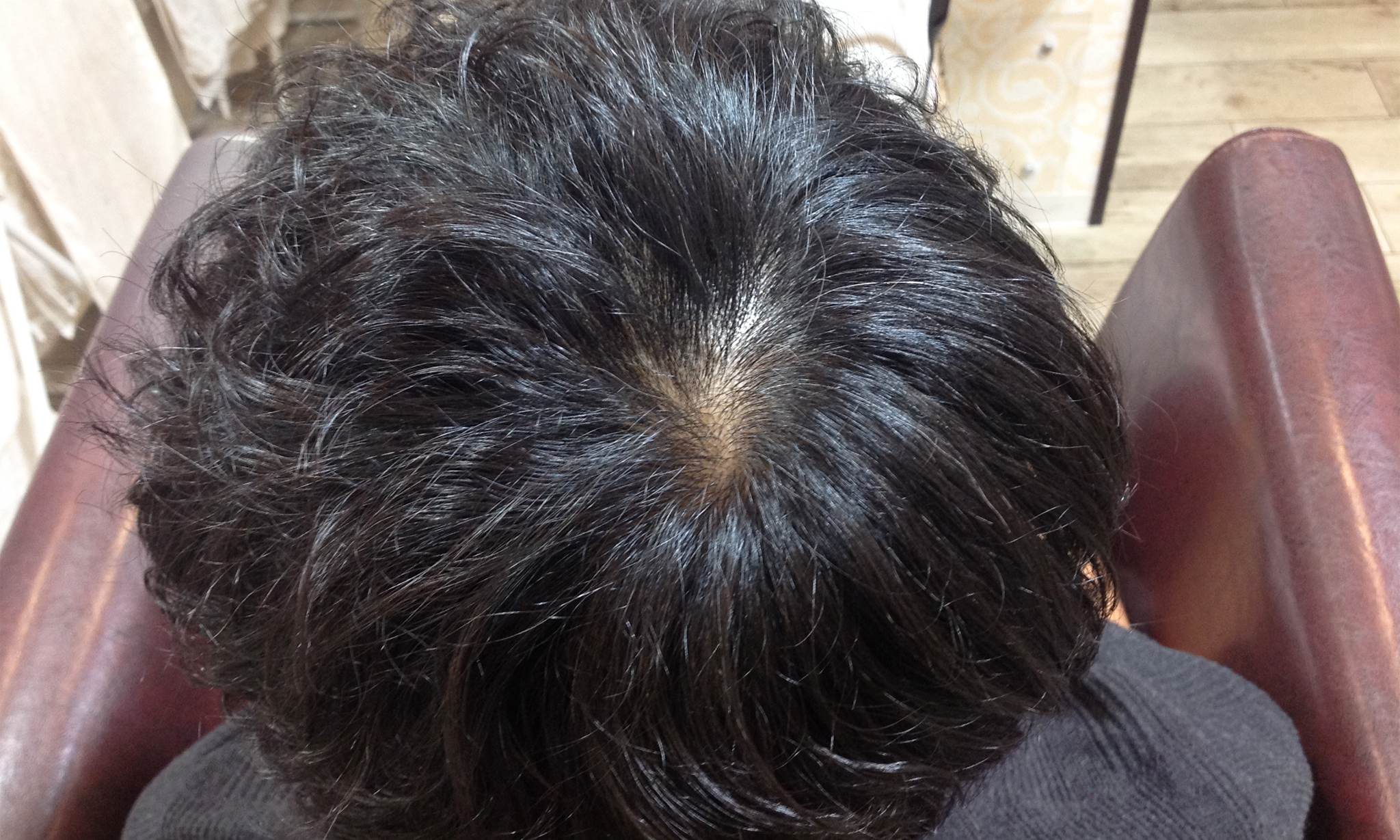 髪の毛をボリュームアップするには？男性・女性別で、超一流ヘアスタイリスト直伝の最強法をご覧ください！！ 100テク