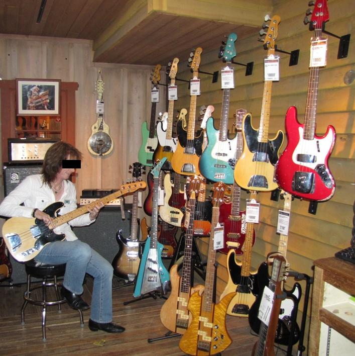 Hollywood Guitar Center 101 Basses