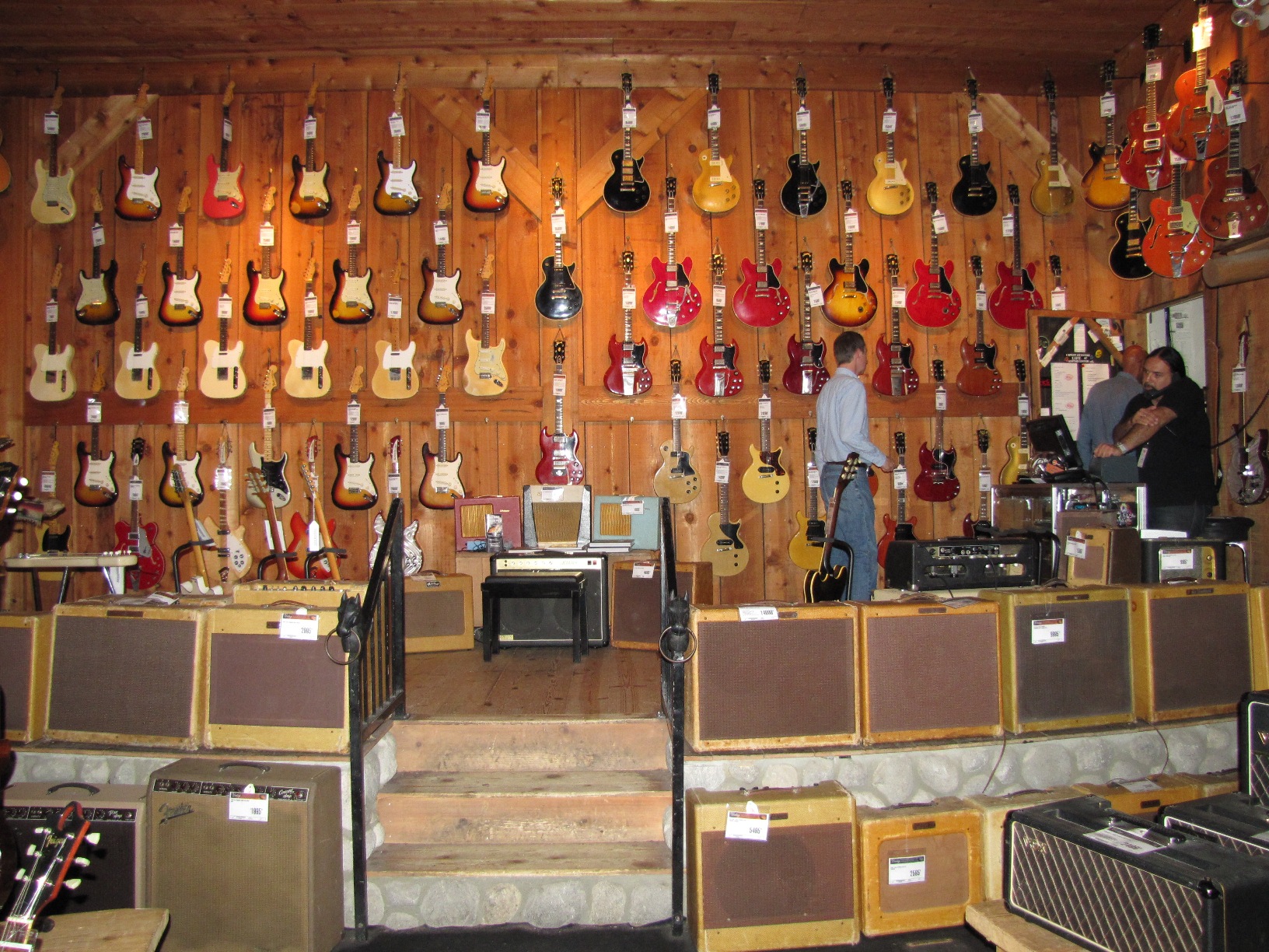 Hollywood Guitar Center 101 Basses