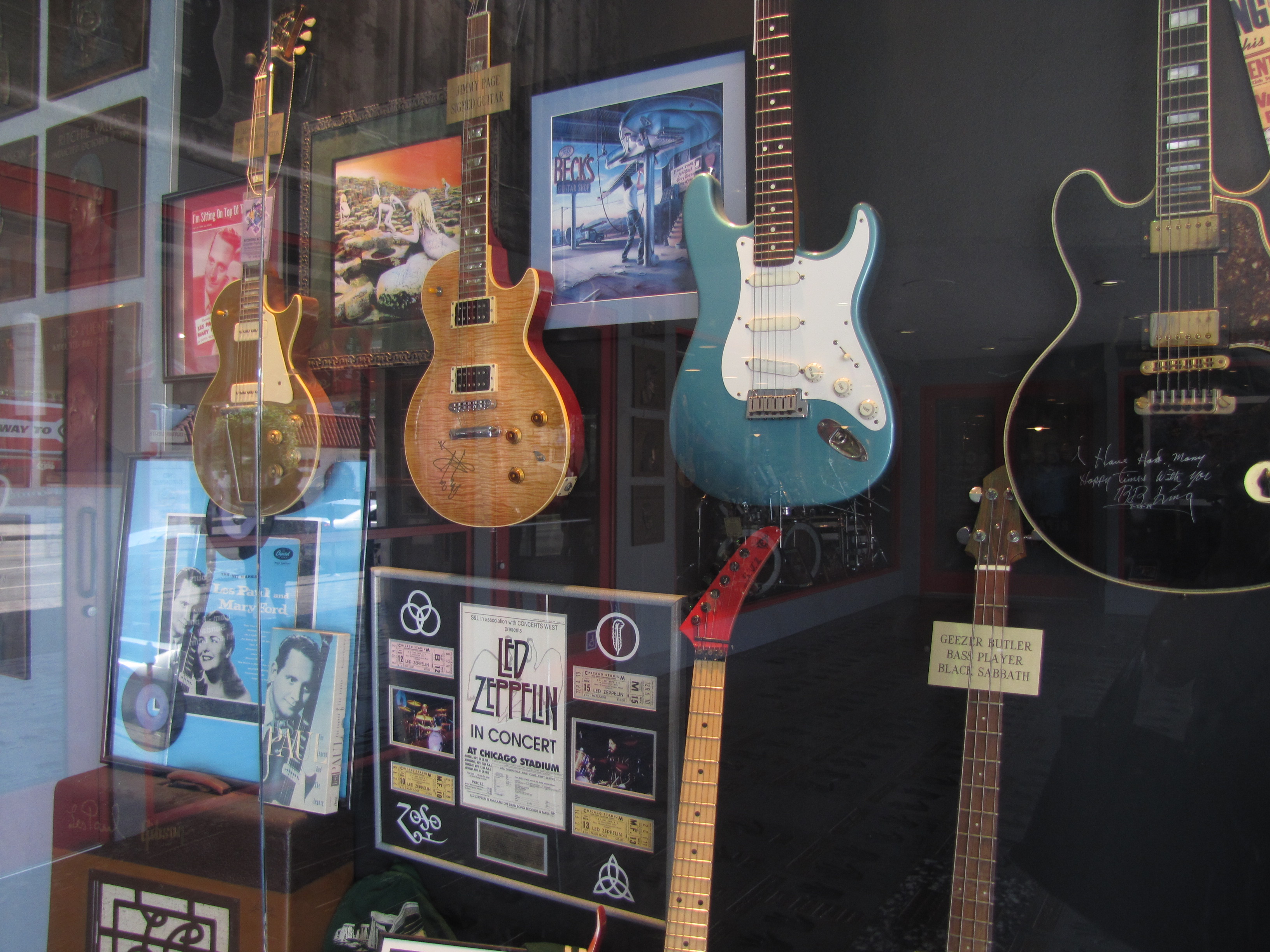 Hollywood Guitar Center 101 Basses