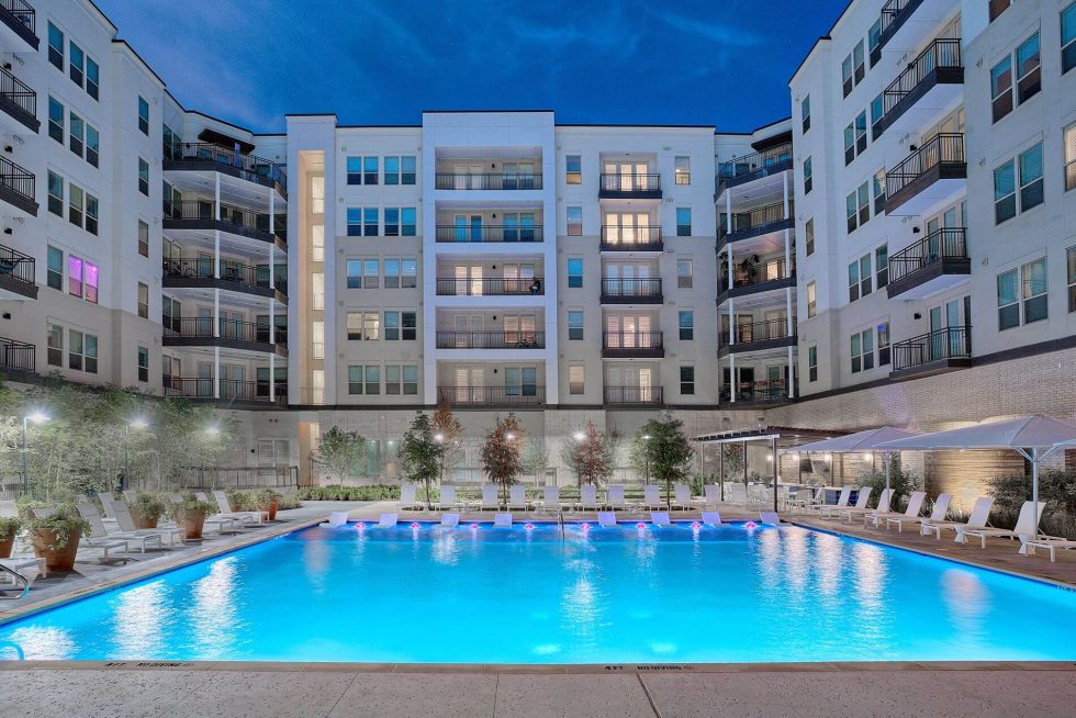 101 Center Student Apartments Near UTA in Arlington