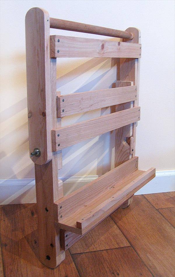 DIY Pallet Adjustable Easel and Display Stand 101 Pallets