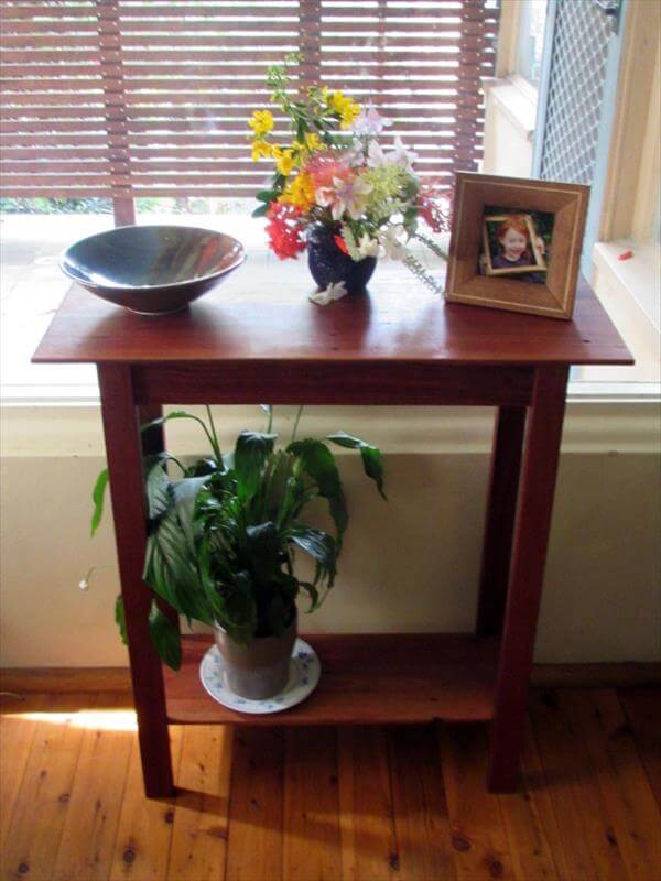 DIY Pallet End Table / Hall Table 101 Pallets