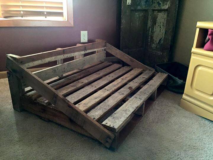 Rustic Dog Bed From the Pallets 101 Pallets