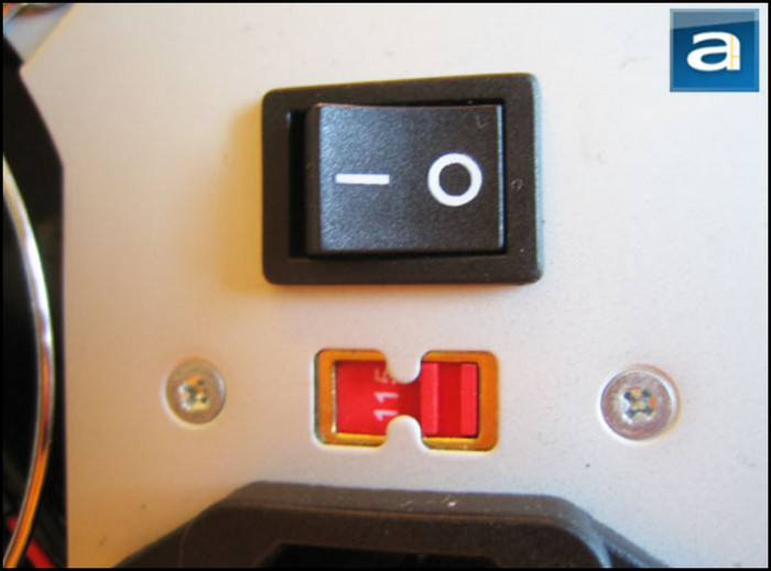 How to Ground Yourself When Building a PC [Safest Ways 2024]