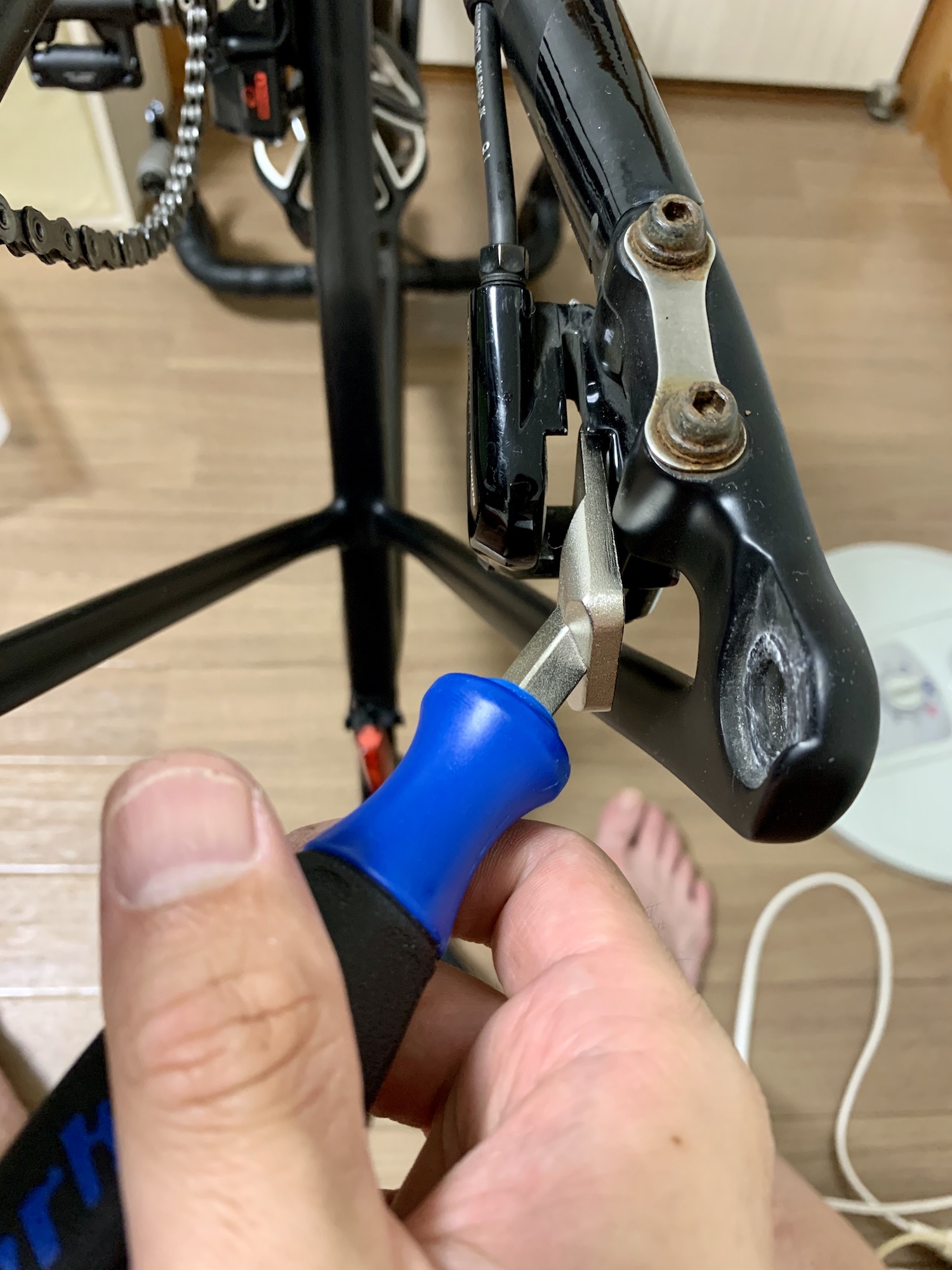 ロードバイク シマノのディスクブレーキパッドの交換は簡単だった！ 痛快自転車生活！