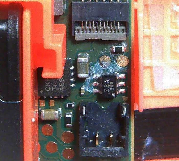 Fix a WaterDamaged Nintendo Switch [3 Repairing Techniques]