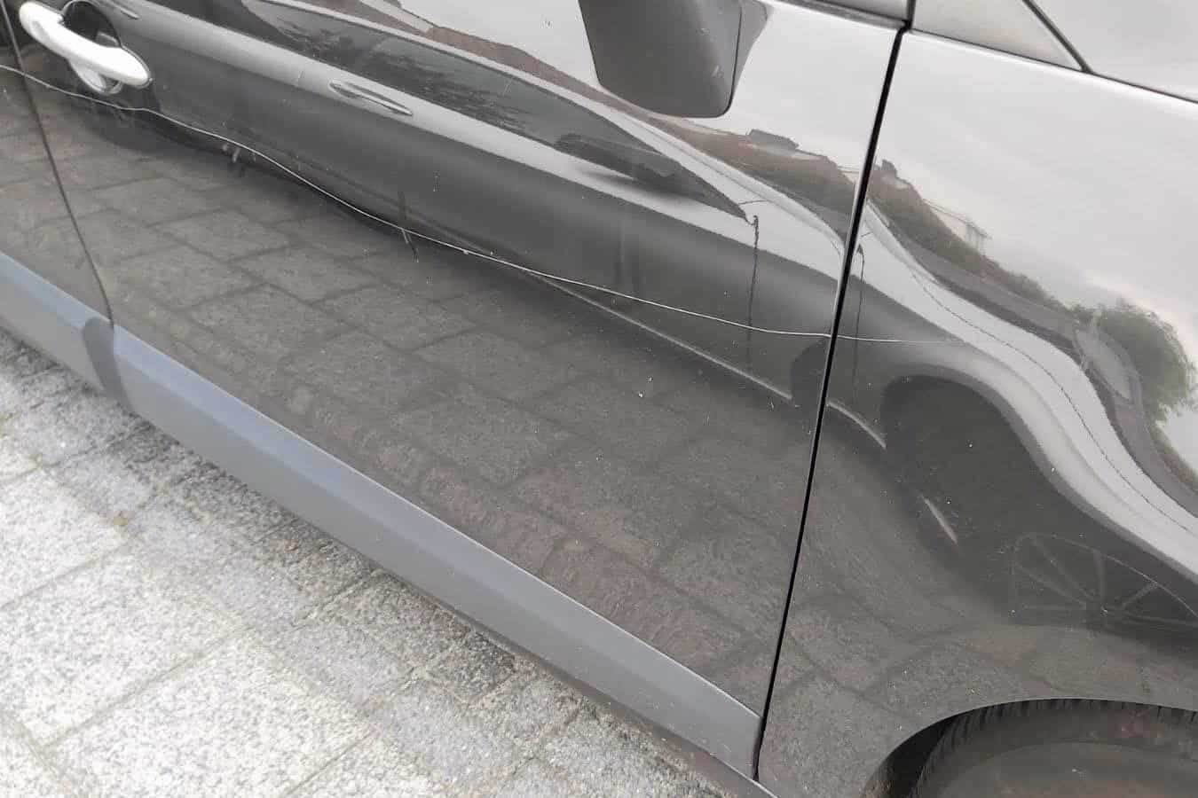 Meerdere auto's bekrast in woonwijk De Burgt in Barneveld