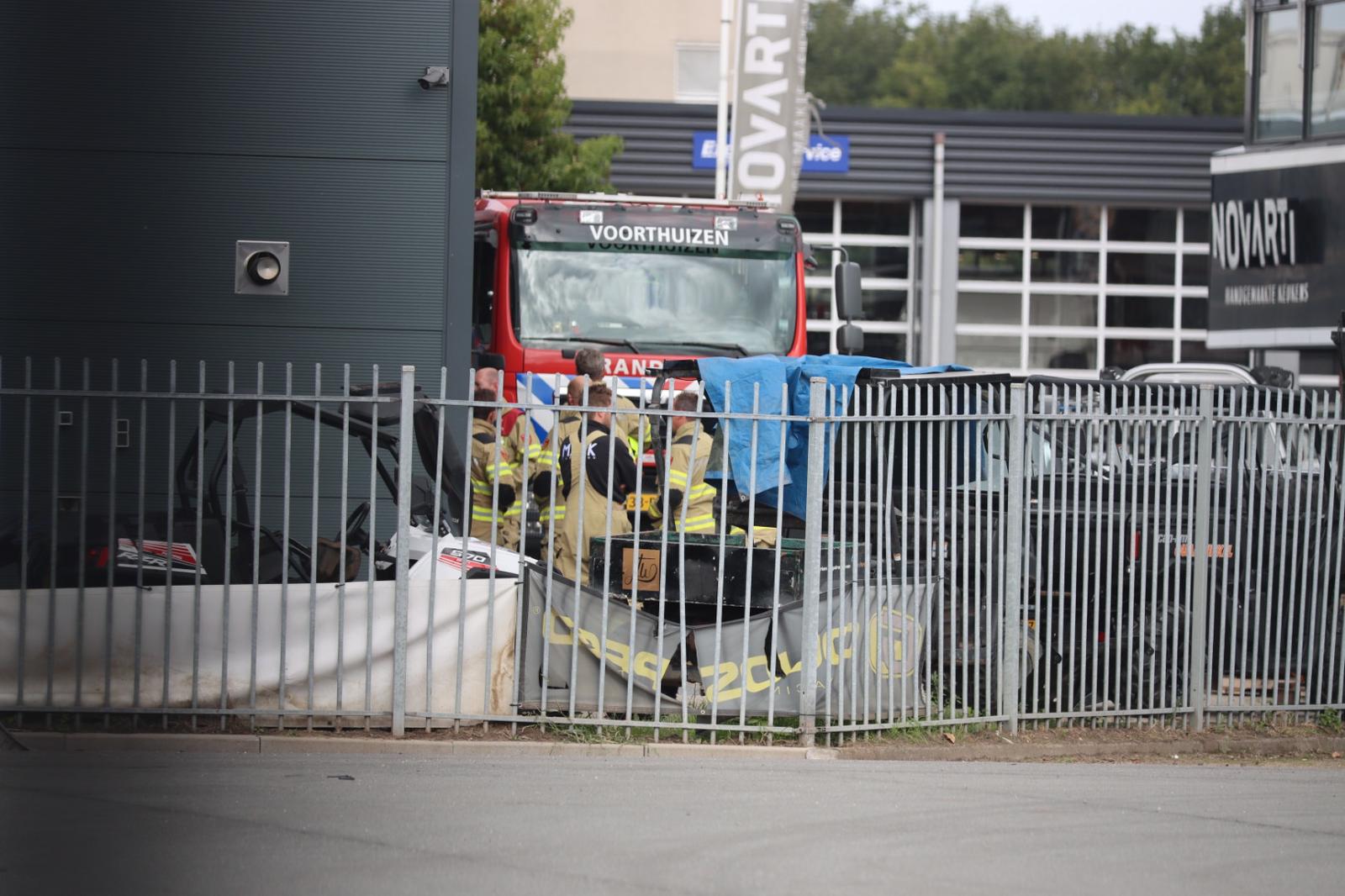 Medewerkers Quadwinkel Barneveld ademen rook in van brandende accu