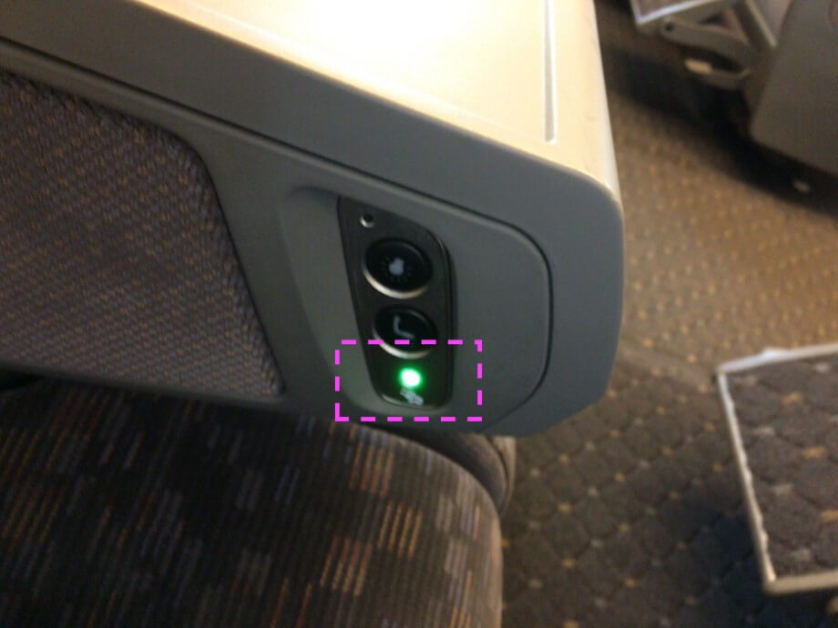 こんな所にあった！こだまグリーン車のコンセントの位置とは これはイイ！手順書サイト