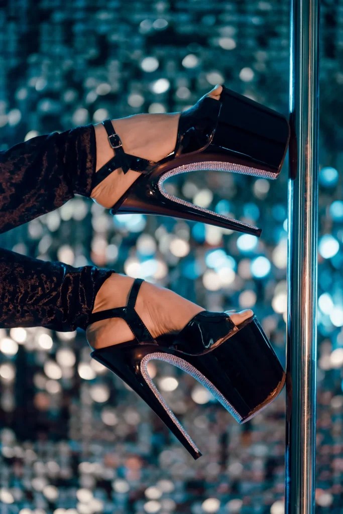 Why Do Pole Dancers Wear Heels? 123poling
