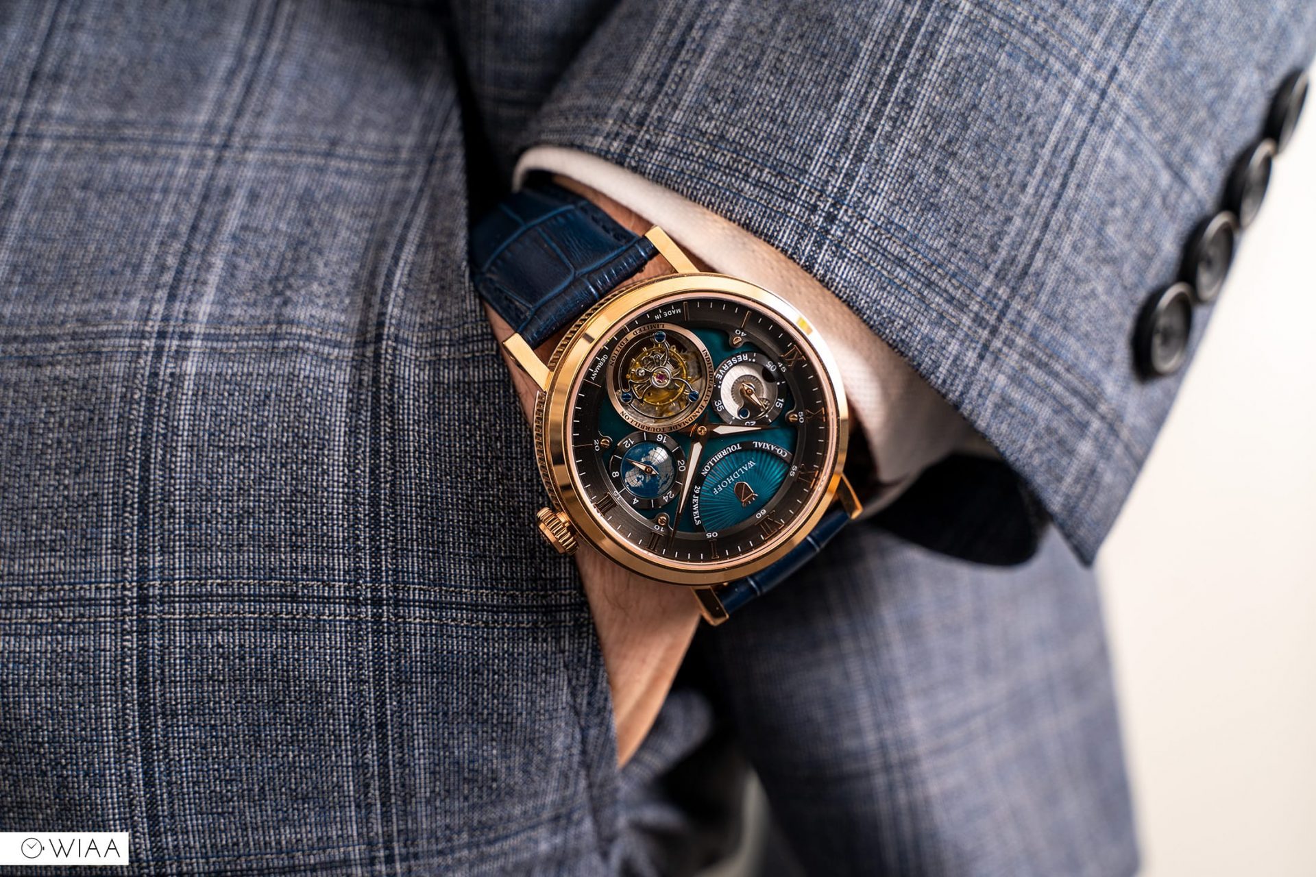 Manufaktur Waldhoff Ultramatic Carbon Bay Tourbillon Watch Review