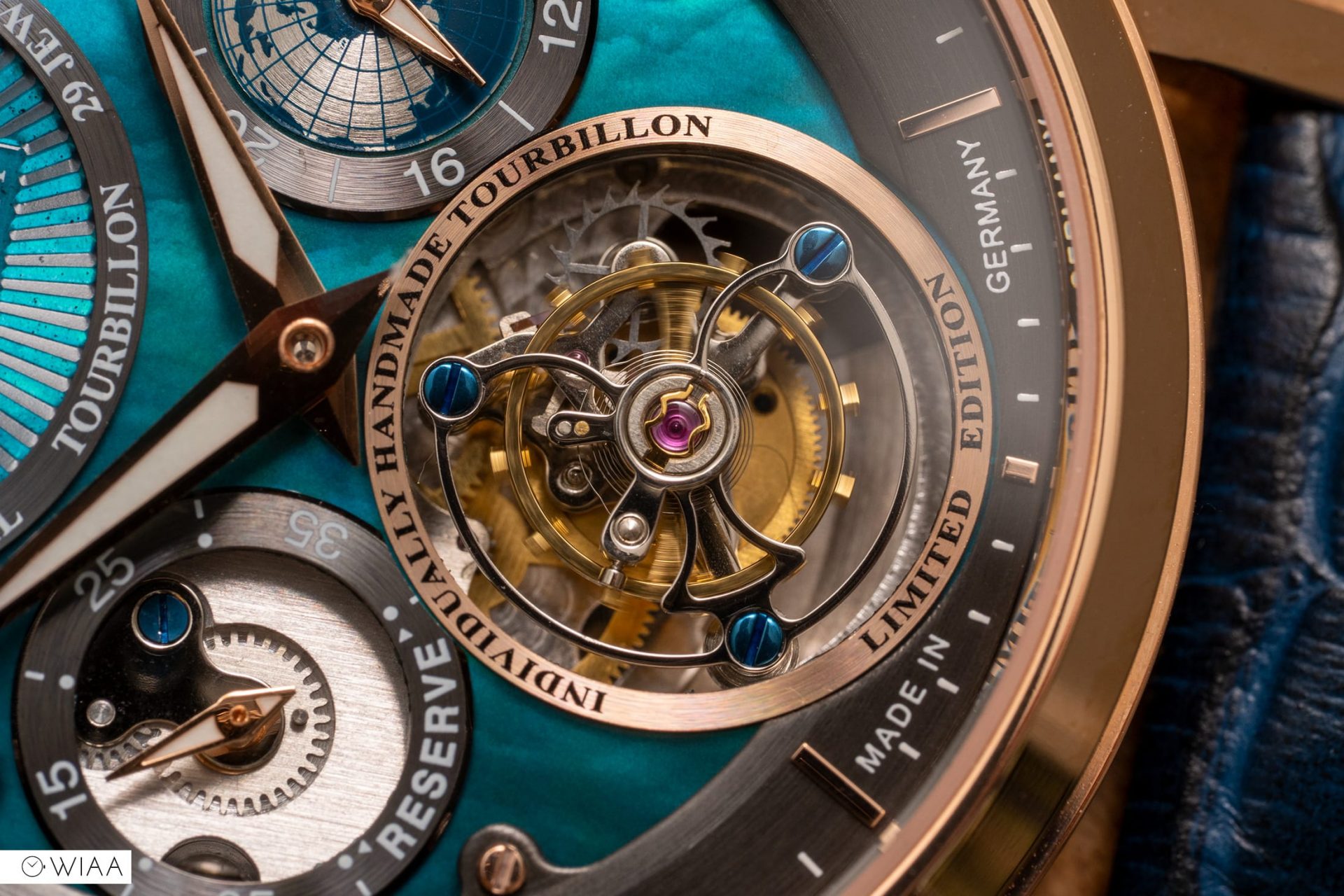 Manufaktur Waldhoff Ultramatic Carbon Bay Tourbillon Watch Review